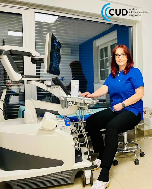 Patrycja Wyciszczok-Łowińska i aparat USG Arietta850